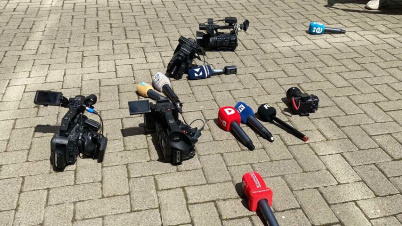 Kosova’da gazetecilerden Albin Kurti’ye mikrofonlu protesto
