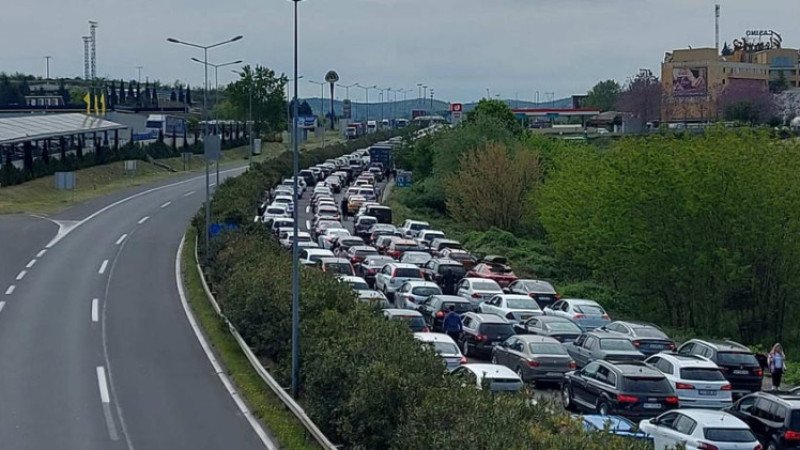 Kuzey Makedonya - Yunanistan sınır kapılarında büyük yoğunluk