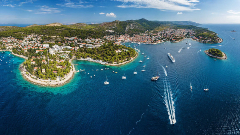 Hırvatistan'da Hvar Adası açıklarında 17 ton petrol denize sızdı