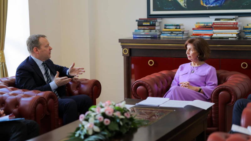 Silyanovska ve AGİT Yüksek Komiseri Kamp bir araya geldi: Azınlıklar için daha fazla duyarlılık şart
