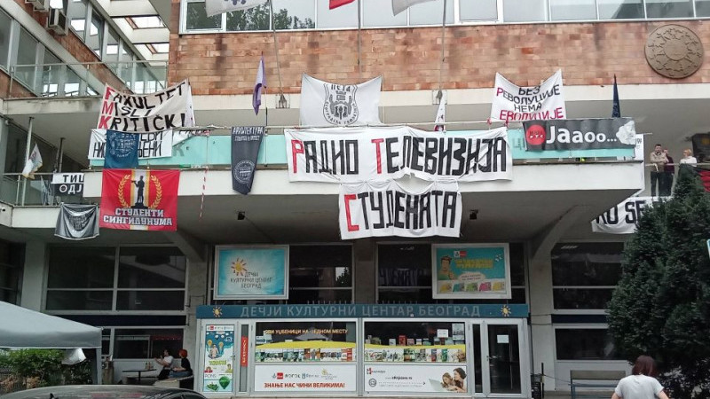 RTS önünde protesto devam ediyor: Öğrenciler geri adım atmıyor