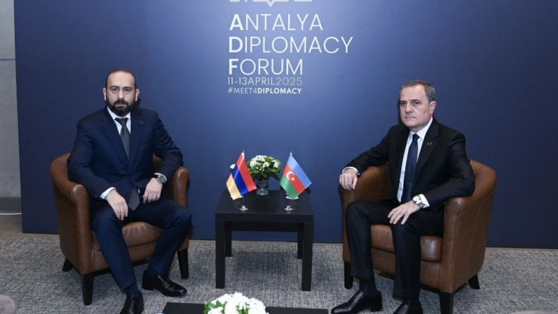Azerbaycan ve Ermenistan Dışişleri Bakanları Antalya'da bir araya geldiler