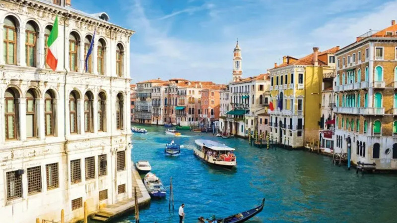 AB, 2035 yılına kadar turizmde 4,5 milyon daha fazla istihdam yaratacak