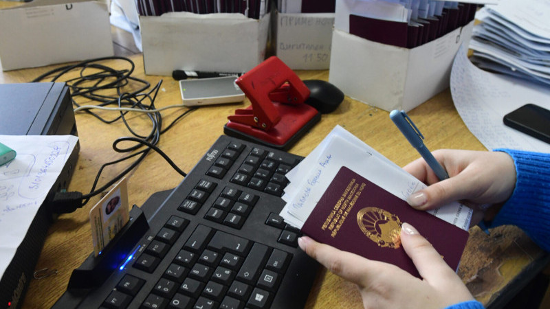 Makedonya'dan Türkiye'ye göç eden yaklaşık 9 bin vatandaş Makedonya pasaportu bekliyor