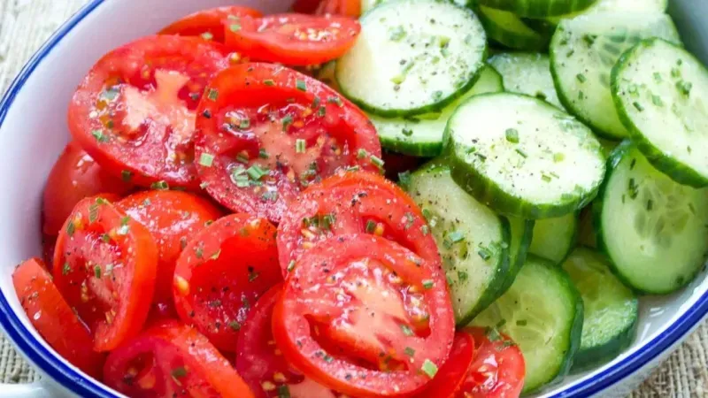 Salatalık ve domates kombinasyonu düşündüğünüz kadar masum olmayabilir