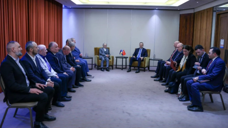 Türkiye Dışişleri Bakanı Hakan Fidan, Kırım Tatarları ile Bir Araya Geldi