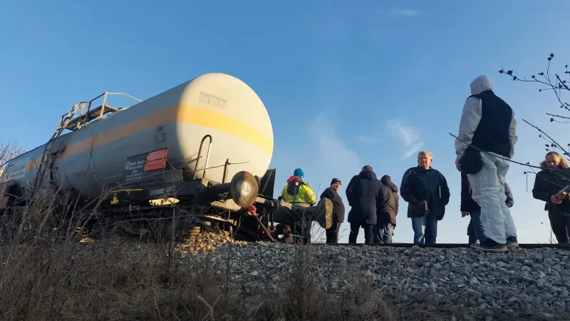 Sırbistan’da fosforik asit taşıyan tren raydan çıktı, can kaybı yok