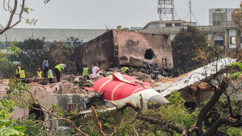 Hindistan'da düşen Air India uçağının ikinci kara kutusu da bulundu