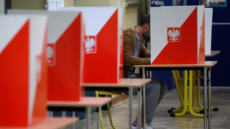 Polonya’da seçimler: Avrupa yanlısı Trzaskowski ve milliyetçi Nawrocki ikinci turda karşı karşıya