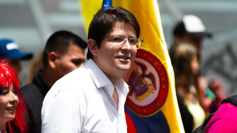 Kolombiya'da cumhurbaşkanı adayı Miguel Uribe'ye suikast girişimi: Miting sırasında başından vuruldu