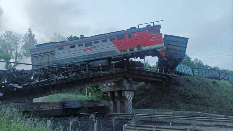 Rusya’da iki köprü çöktü, bir köprü tren üzerine düştü: 7 ölü, çok sayıda yaralı