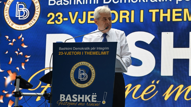 Ahmeti yerel seçimlerle birlikte erken parlamento seçimlerinin yapılmasını istiyor
