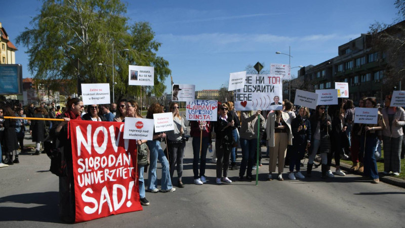 Sırbistan'da üç üniversite profesörü gözaltına alındı: Akademik camia tepkili