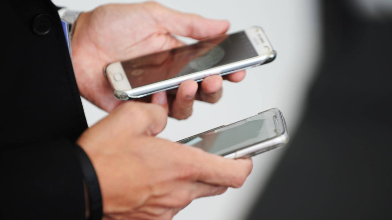 Bilim insanları, eski telefonlardan altın çıkarmanın yolunu buldu