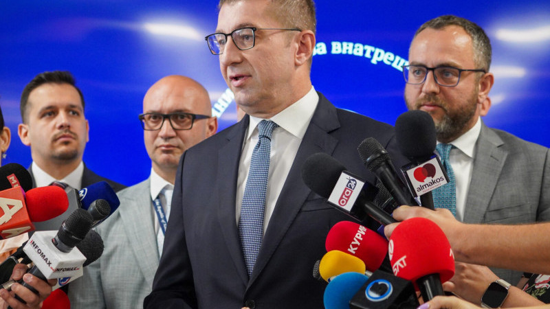 Başbakan Mickoski açıkladı: Üniversite öğrencilerine 250 avro elektronik cihaz yardımı geliyor