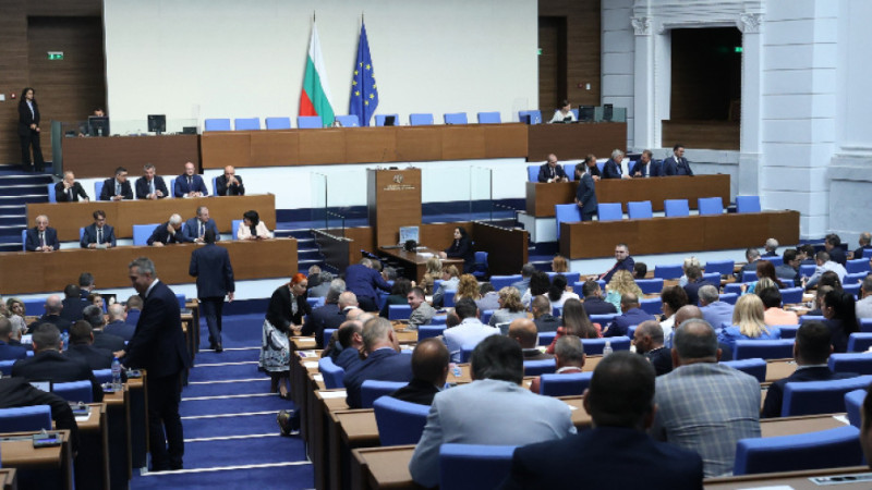 Bulgaristan'da Jelyazkov kabinesi, dördüncü güvensizlik oylamasını da atlattı