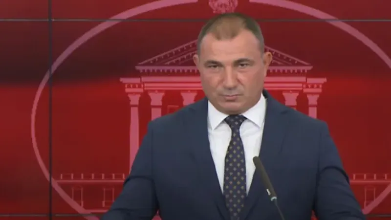 Kuzey Makedonya'da yangınla mücadele için 400 geçici itfaiyeci alınacak