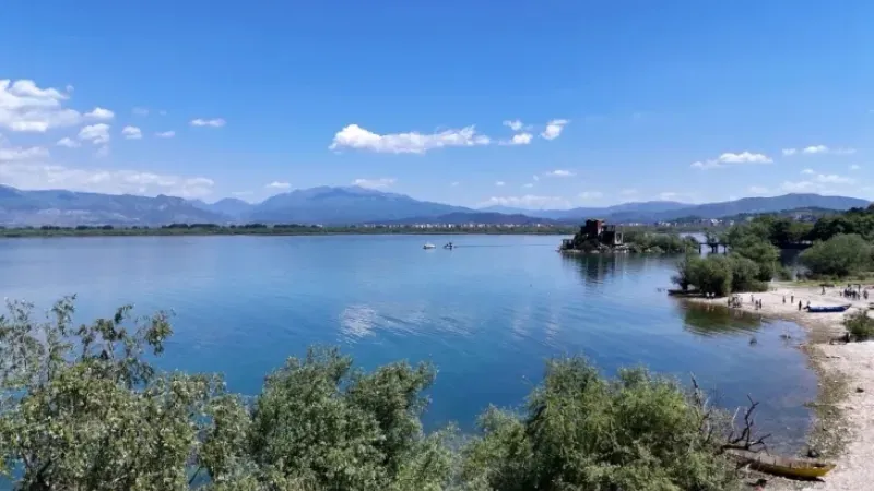 Kahraman kaptan İskodra Gölü'nde can verdi: İki turisti kurtarırken boğuldu