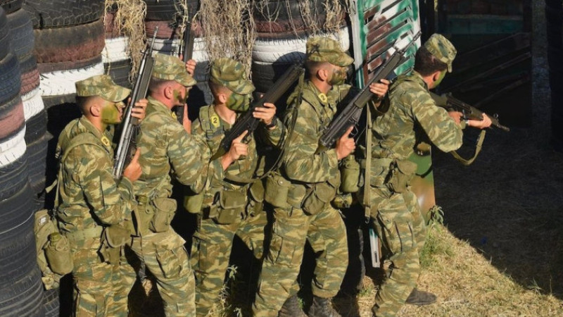 Yunanistan asker sayısını arttırıyor