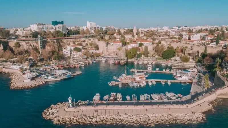Antalya'da bir günde tarihin ziyaretçi rekoru kırıldı: 100 bin yabancı ziyaretçi