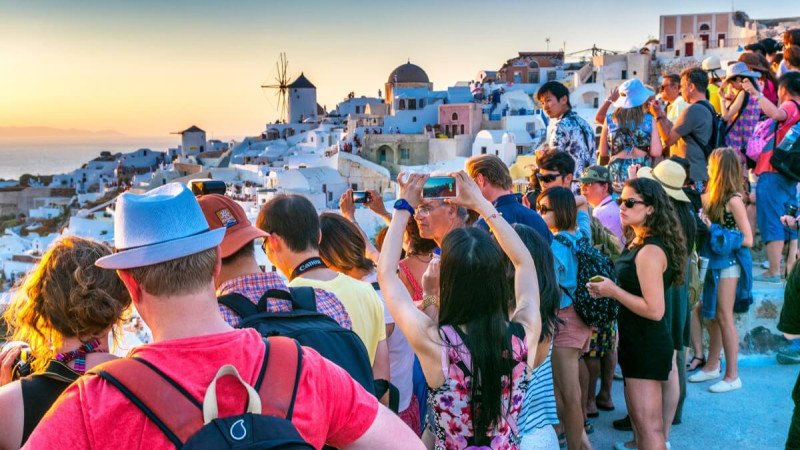 Yunan adaları turist dolu, çalışan yok: 60 bin kişilik açık
