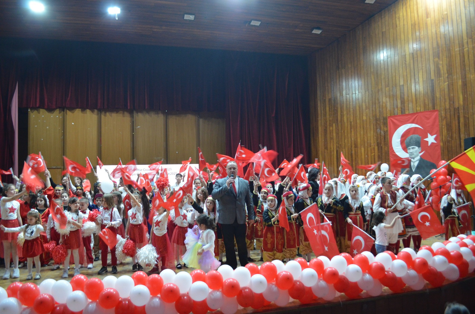 Üsküp'te 23 Nisan Coşkusu