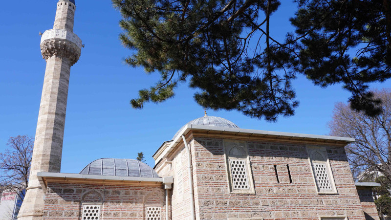 Üsküp Alaca Camii’nin Gönüllere Dokunan Müezzini 